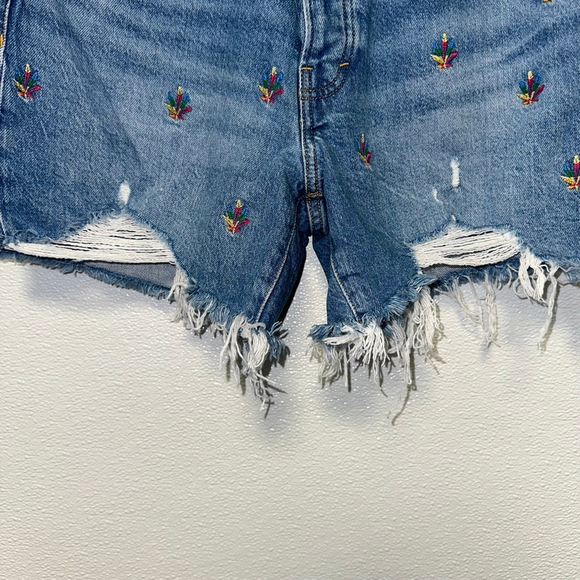 Lucky Brand Legend Women’s Shorts Denim 4/27 Blue Distressed Floral Embroidered - Picture 12 of 16